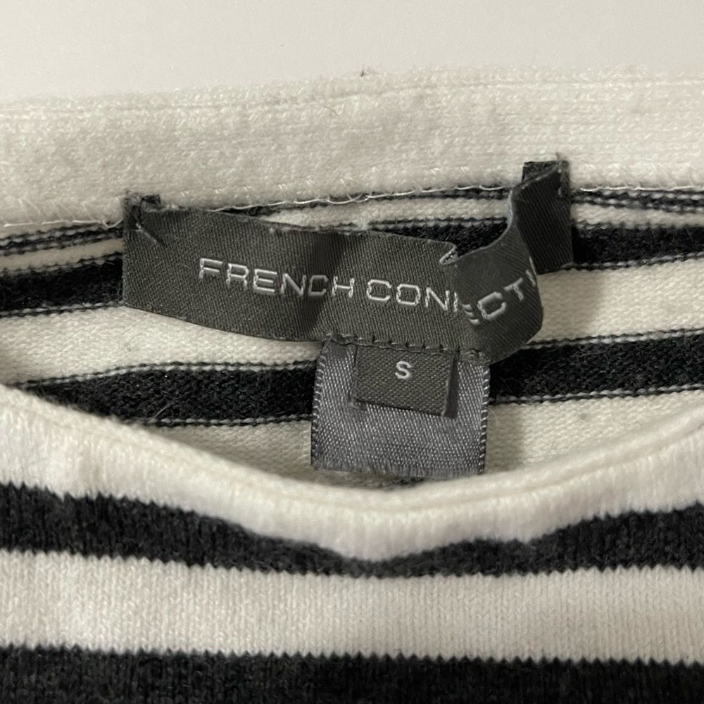 Women’s Black & White Striped Sweater. - Picture 4 of 4